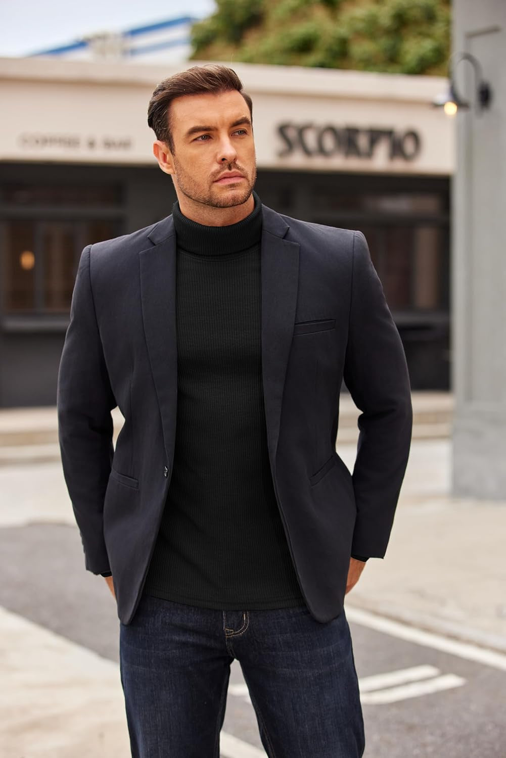 Cuello alto Reignardo combinado con blazer, un look elegante para el trabajo o salidas formales
